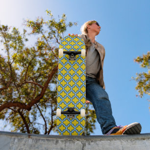 Gelb und Baby Blue Trellis, Gitter, Quatrefolie Skateboard