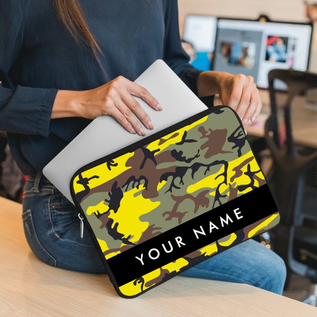 Gelb und braun Camouflage Ihr Name personalisieren Laptopschutzhülle (Von Creator hochgeladen)