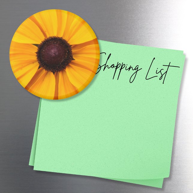 Gelb und braun magnet (A yellow flower refrigerator magnet features a brown eyed susan.)