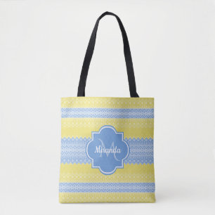 Gelb- und hellblauer Strick mit Monogramm