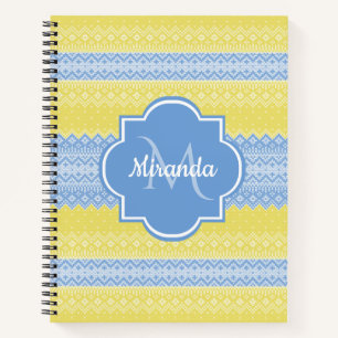 Gelb- und hellblauer Strick mit Monogramm Notizbuch