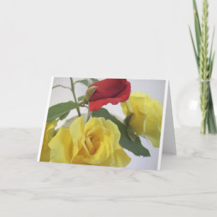 Gelb und Rote Rosen Feiertagskarte