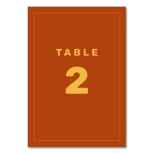 Gelb und Rust Wes Anderson Inspirierte Tischnummer