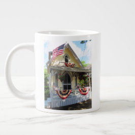 Gelb Viktorianisch mit Bunting - Martha's Vineyard Jumbo-Tasse
