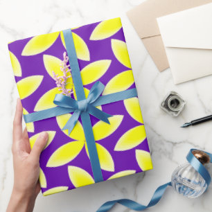 Gelbblumenmuster auf violettem Hintergrund Geschenkpapier