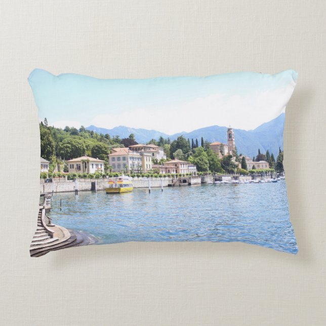 GELBBOOT IN DER NÄHE DES GEBÄUDE FESTGELEGT DEKOKISSEN (Vorderseite)