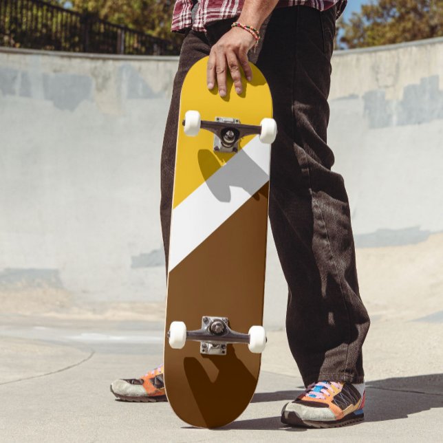 Gelbbraun-Schlichte Farbblockgestaltung Skateboard (Von Creator hochgeladen)