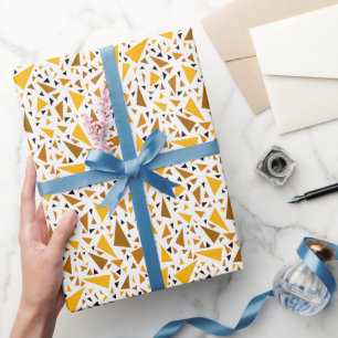 Gelbbraune Dreiecke auf weißem Retro-Hintergrund Geschenkpapier