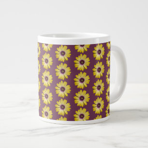 Gelbe afrikanische Margerite Floralmuster auf Lila Jumbo-Tasse