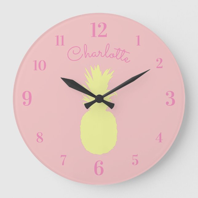Gelbe Ananas mit Individuelle Name auf Rosa Große Wanduhr (Vorderseite)