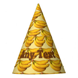 Gelbe Bananen in einem Haufen Partyhütchen