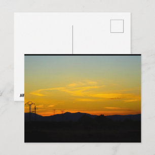Gelbe Berglandschaft bei Sonnenuntergang Postkarte