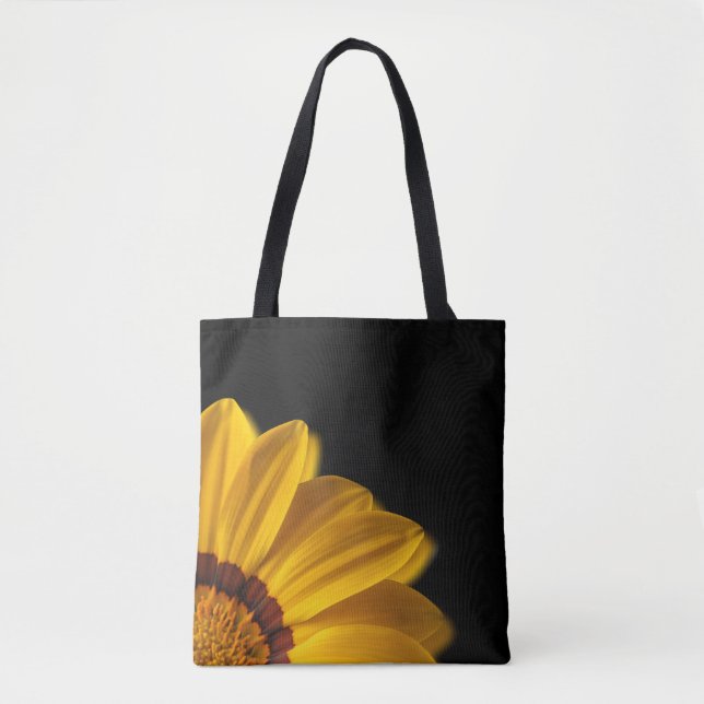 Gelbe Blume auf schwarzem Hintergrund (Vorderseite)