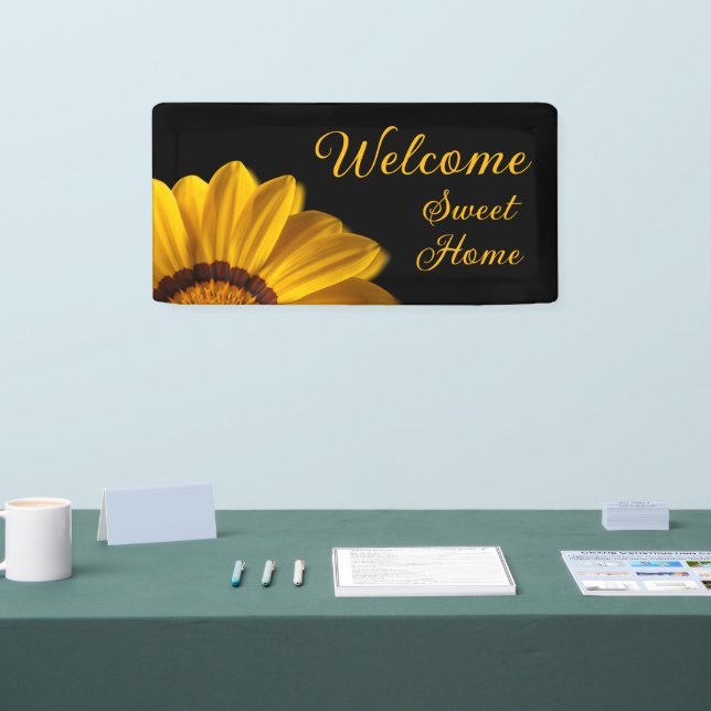 Gelbe Blume auf schwarzem Hintergrund Banner (Messe)