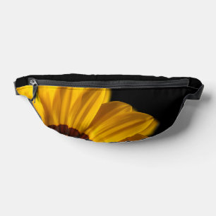 Gelbe Blume auf schwarzem Hintergrund Bauchtasche