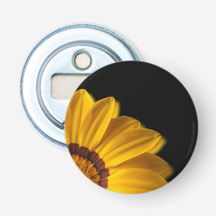 Gelbe Blume auf schwarzem Hintergrund Flaschenöffner