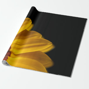 Gelbe Blume auf schwarzem Hintergrund Geschenkpapier