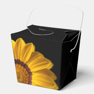 Gelbe Blume auf schwarzem Hintergrund Geschenkschachtel