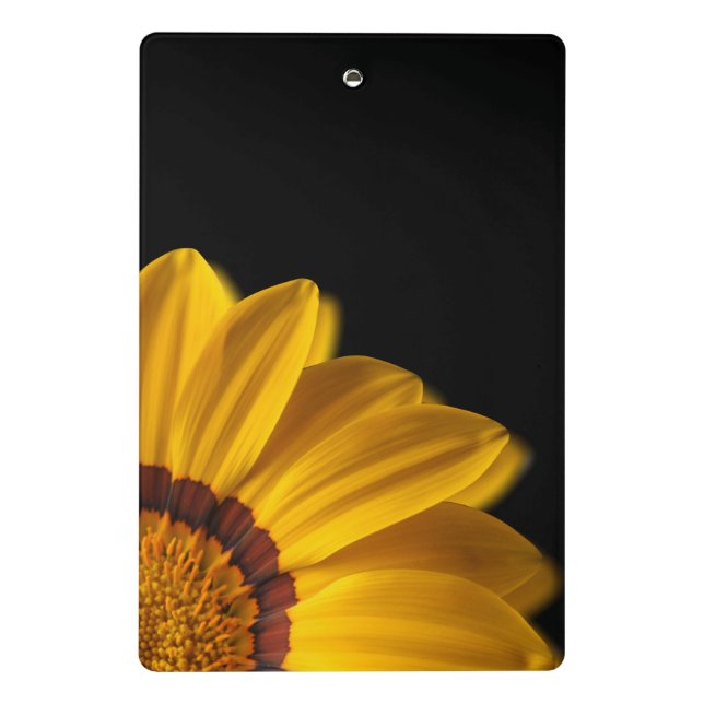 Gelbe Blume auf schwarzem Hintergrund Mini Klemmbrett (Rückseite)