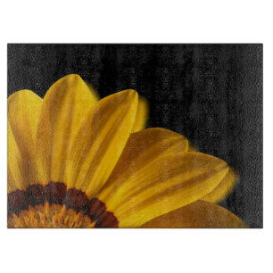 Gelbe Blume auf schwarzem Hintergrund Schneidebrett