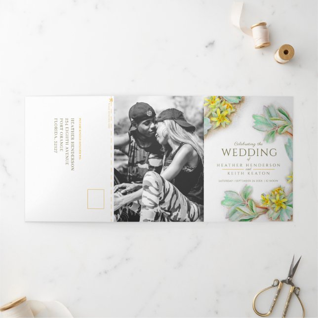 Gelbe Blume Sibbaldia Hochzeit in einem Dreifach Gefaltete Einladung (Außenbereich)