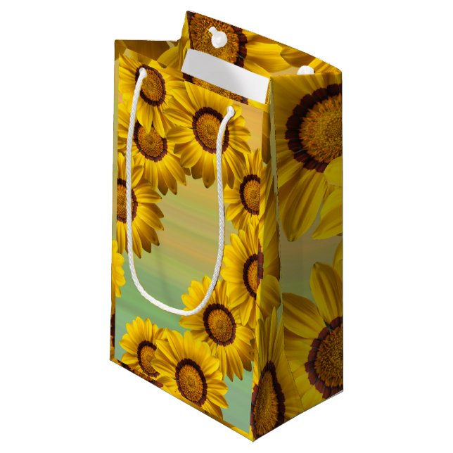 Gelbe Blumen im Frühling Kleine Geschenktüte (Vorderseite Schrägansicht)