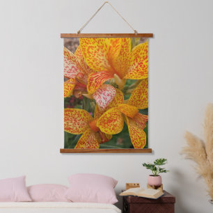 Gelbe Canna-Lilie mit roten Sprenkeln Floral Wandteppich Mit Holzrahmen