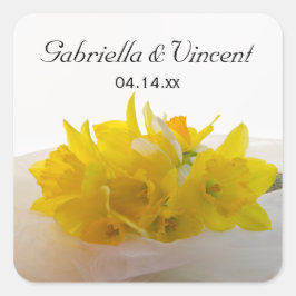 Gelbe Daffodien auf der Hochzeit des weißen Frühli Quadratischer Aufkleber