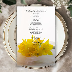 Gelbe Daffodien auf der Speisekarte für Hochzeiten