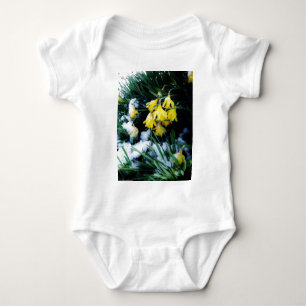Gelbe Daffodien Blume im Schnee Baby Strampler
