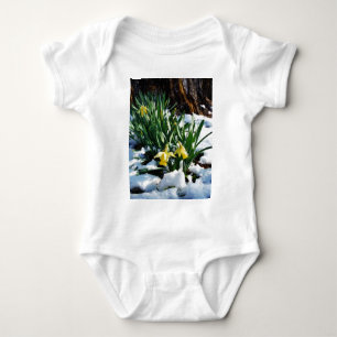 Gelbe Daffodien Blume im Schnee Baby Strampler