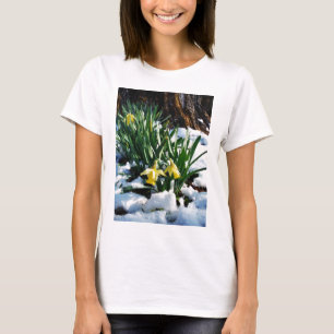 Gelbe Daffodien Blume im Schnee T-Shirt