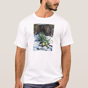Gelbe Daffodien im Schnee T-Shirt