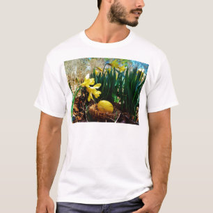 Gelbe Daffodien und ein Gelbes Osterei T-Shirt