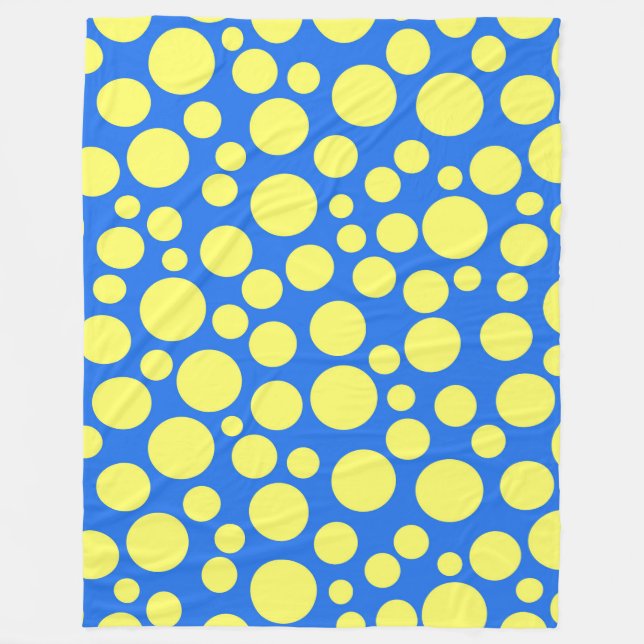 Gelbe Erbsen auf himmelblauem Hintergrund Fleecedecke (Vorderseite)