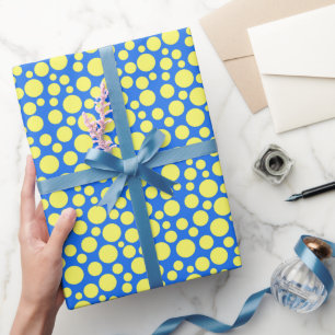 Gelbe Erbsen auf himmelblauem Hintergrund Geschenkpapier