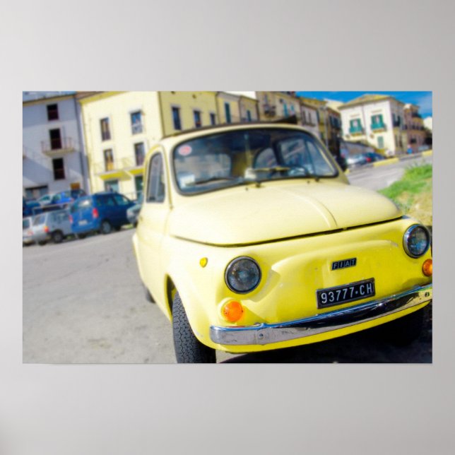 Gelbe Fiat 500, Vintag Cinquecento in Italien Poster (Vorne)