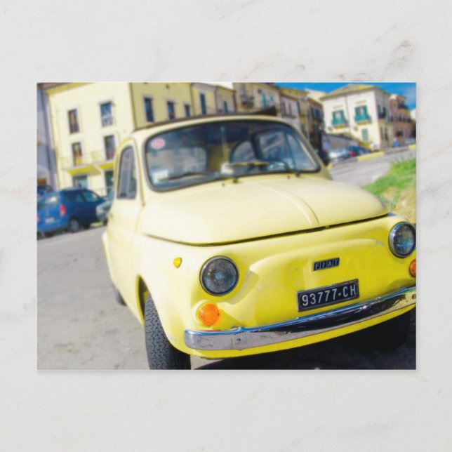 Gelbe Fiat 500, Vintag Cinquecento in Italien Postkarte (Vorderseite)