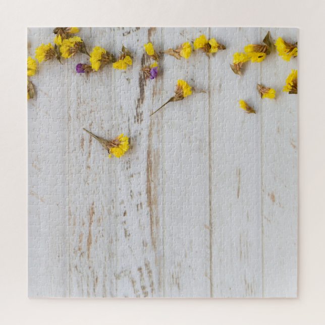 Gelbe Frühlingsblumen, weiße Putz. Puzzle (Vertikal)