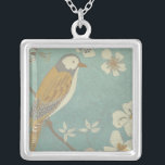 Gelbe, graue und beige Vögel auf einem Zweig Versilberte Kette<br><div class="desc">Chariklia Zarris ist bekannt für ihre abstrakten Kunstwerke. In diesem zeichn eines Vogelprofils auf blauem aquamarinem Hintergrund hat sie die Einfachheit des Vogels erfunden. Die weißen Blume fügen eine romantische Touch hinzu. Passen Sie Ihr liebstes Zazzle-Produkt mit diesem schönen Bild an.</div>
