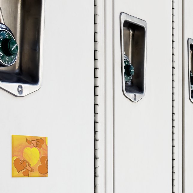 Gelbe Herzensmuscheln und Orangenröhren Magnet (In Situ (Schrank))