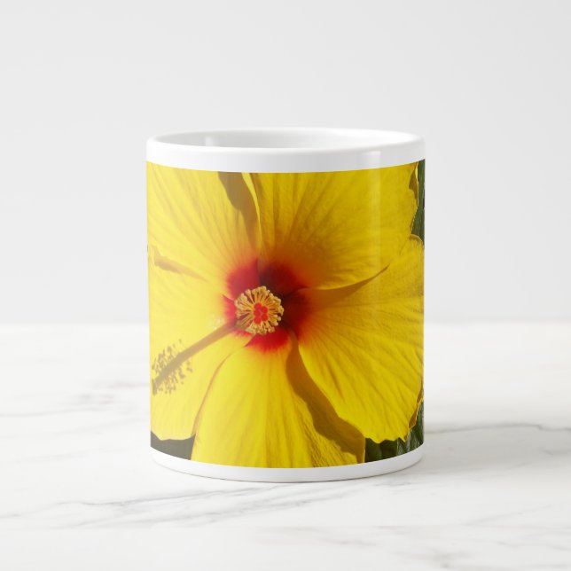 Gelbe Hibiskus Blume Jumbo-Tasse (Vorderseite)