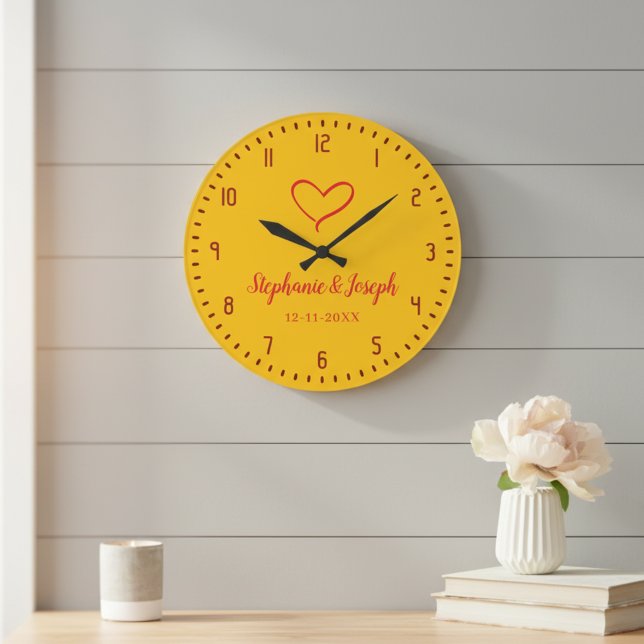 Gelbe Hochzeits- oder Jubiläumsgeschenkuhr  Große Wanduhr (Wedding or Anniversary gift idea: personalized romantic wall clock.)