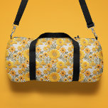 Gelbe Imitate bestickt mit floralen Mustern Duffle Bag<br><div class="desc">Gelbe Blumen Imitate Stickereien Muster Duffle Beutel aus floralem Muster mit eleganten Imitaten bestickt gelbe Blumenmuster. Fügen Sie Ihr individuelles Monogramm,  Ihren Namen oder Text für ein fabelhaftes Geschenk für Familie und Freunde hinzu. Erstellt von Evco Studio www.zazzle.com/store/evcostudio</div>