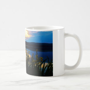 Gelbe Iris am Ufer des Arrowhad-Sees Tasse