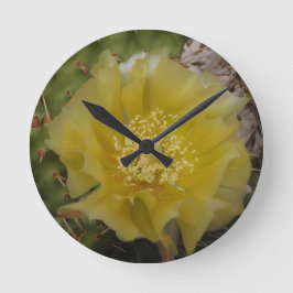 Gelbe Kakteen im Blut Runde Wanduhr