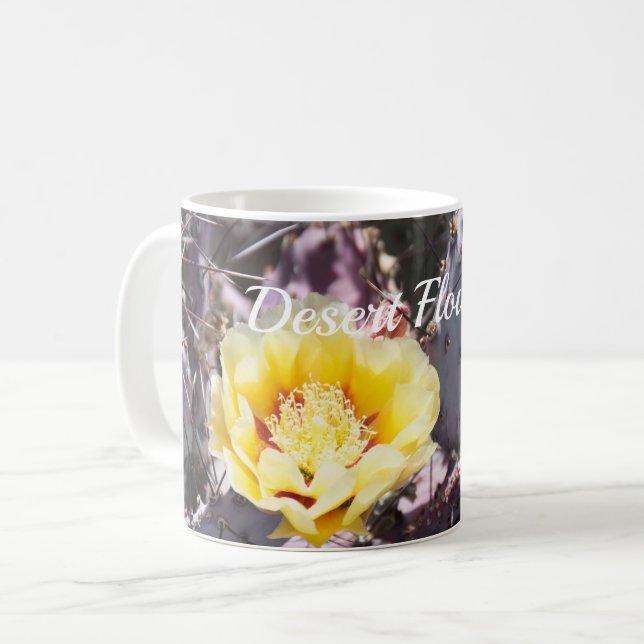 Gelbe Kaktus-Blume im Federmauskissen Kaffeetasse (Vorderseite Links)