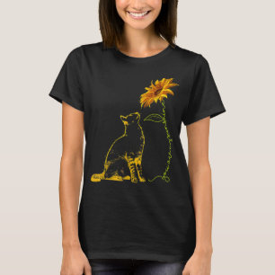 Gelbe Katze unter Sonnenblumen T - Shirt