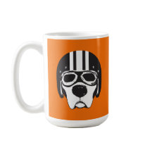 Gelbe Labrador Hund in Helmet & Goggles Biker