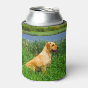 Gelbe Labrador im Gras Dosenkühler
